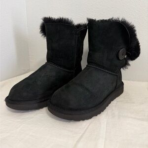 Ugg Bailey button ll boots black leather size 5